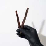 Jerky de Vită ✔️ Satisfacție maximă pentru câinii activi – gust intens și plin de nutrienți.✔️ Deshidratat lent la 65°C, păstrează aroma autentică și proteinele.✔️ Fără aditivi sau conservanți – doar carne pură.? Se rupe ușor în bucăți mai mici, pentru dresaj și plimbări.&nbsp;